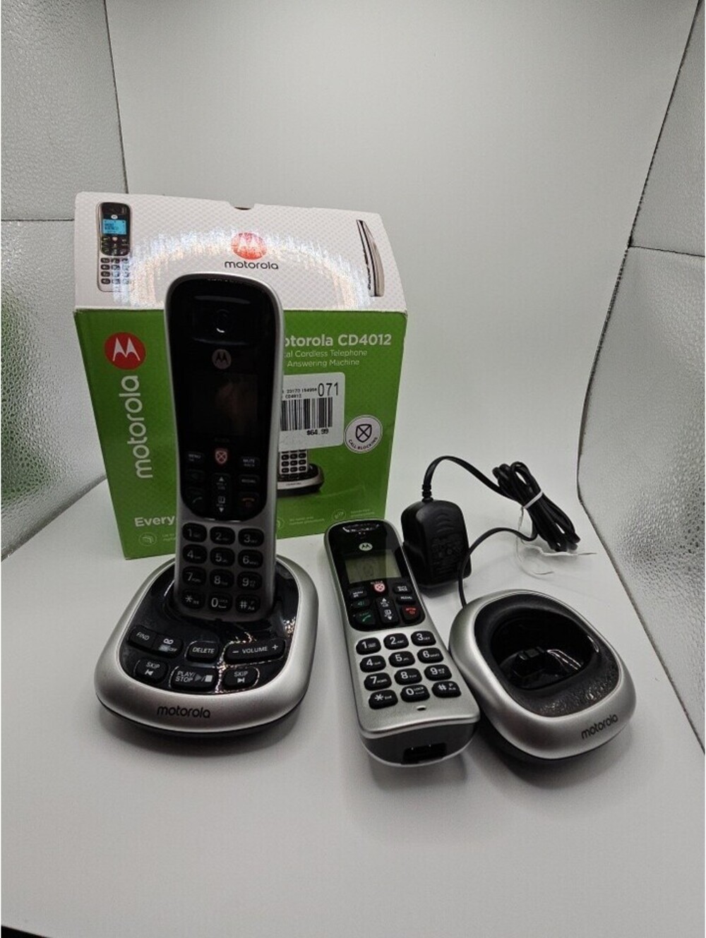 Motorola CD4012 Digital Cordless Phone System 2-Handset Lot Tested Working